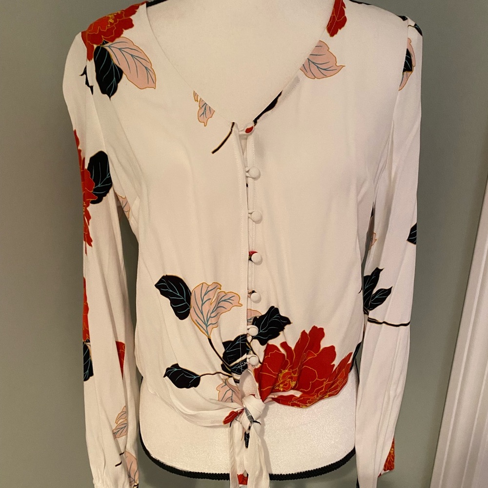 Beautiful Cupcakes & Cashmere blouse. Size S. Super trendy. Dress up or down.